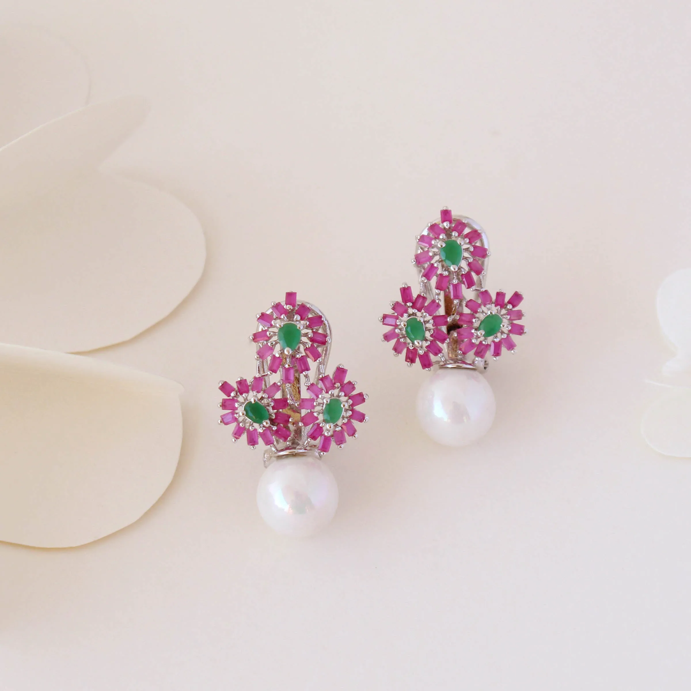 Earrings in pearls