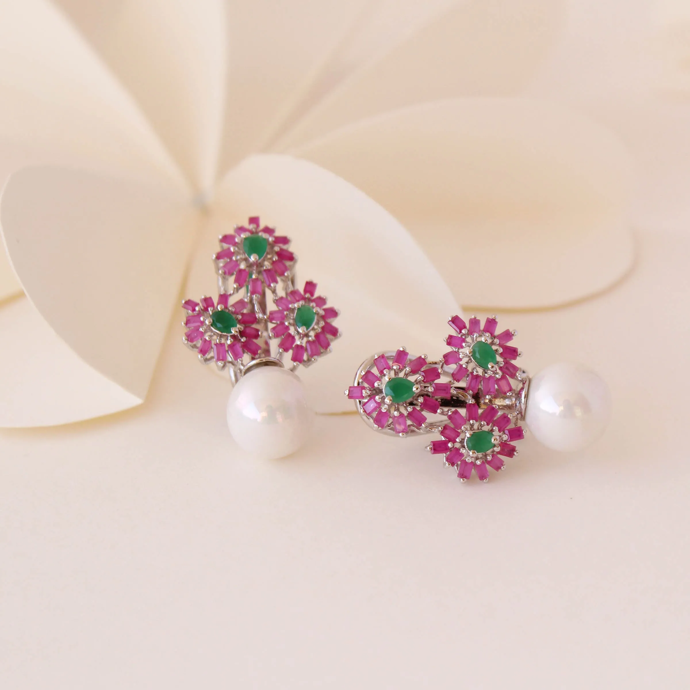 Earrings in pearls