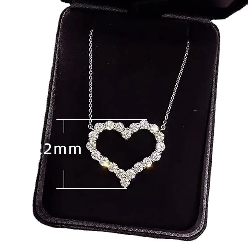 European And American Fashion Simple Style Ladies Love Heart-shaped Diamond Pendant