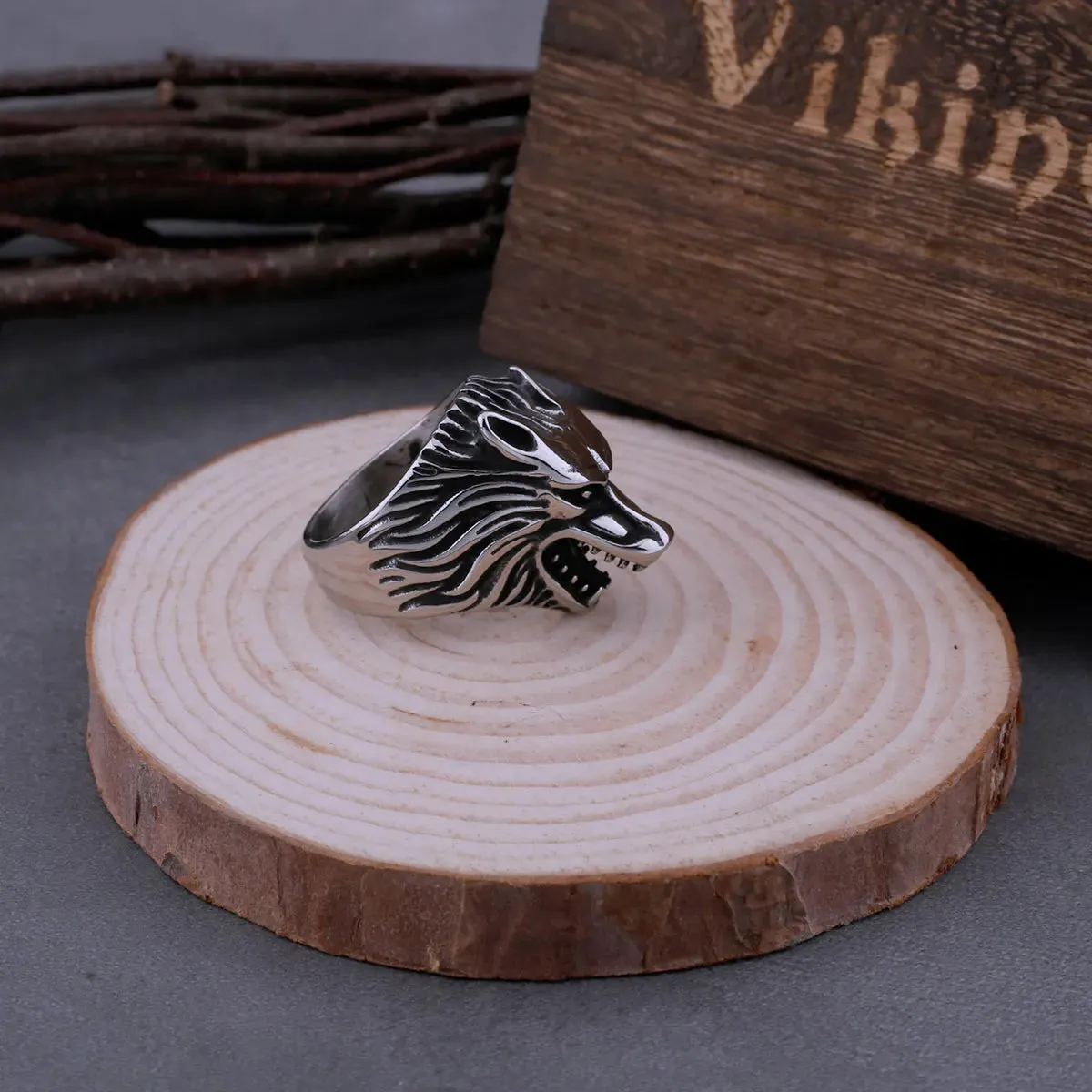 Gothic Wolf Head Ring Retro Wolf Totem Defense Amulet Rune Viking Ring