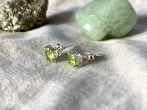 Peridot Sanaa Studs - Faceted Oval