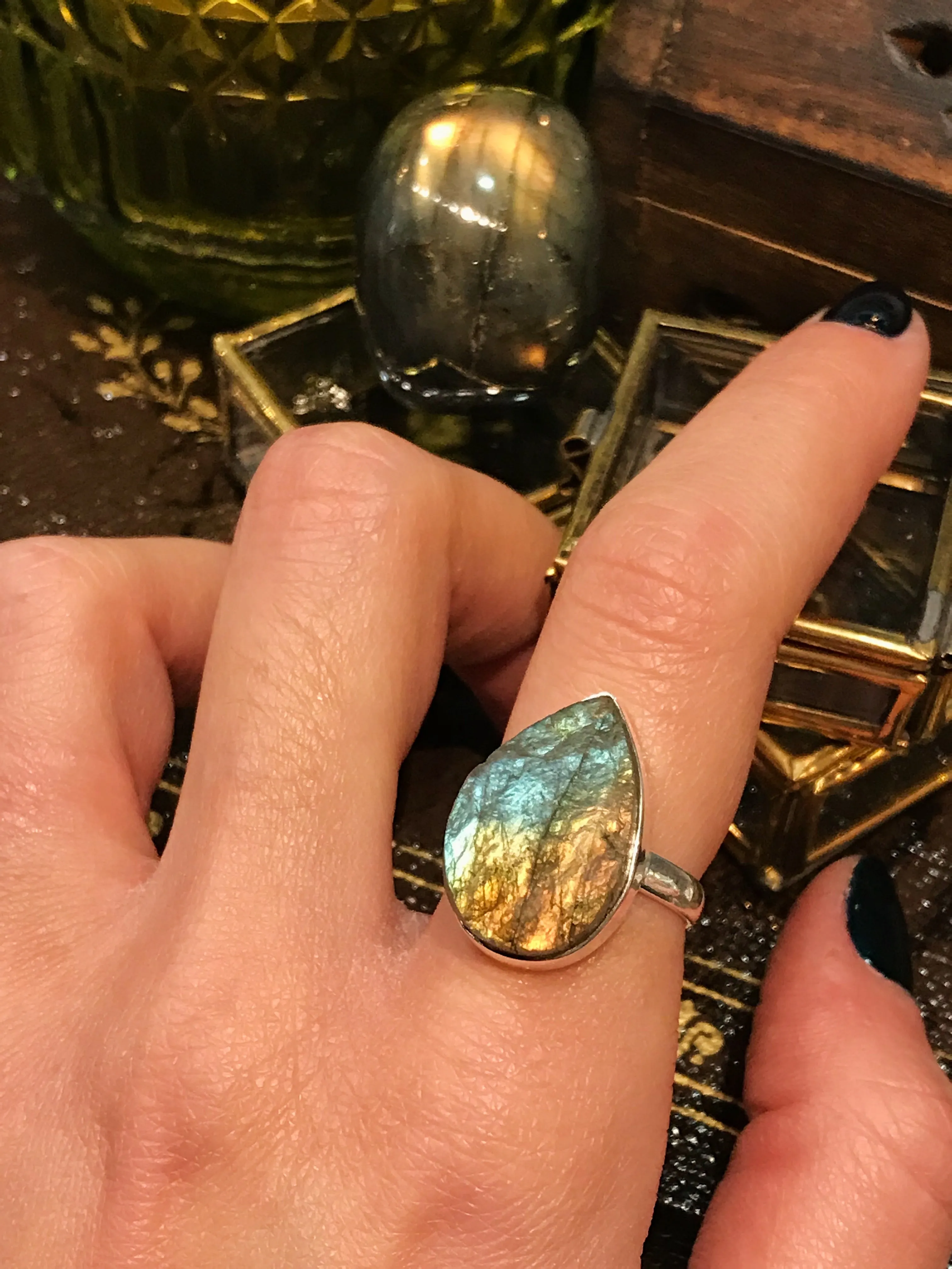 Raw Labradorite Akoni Ring - Oval / Teardrop