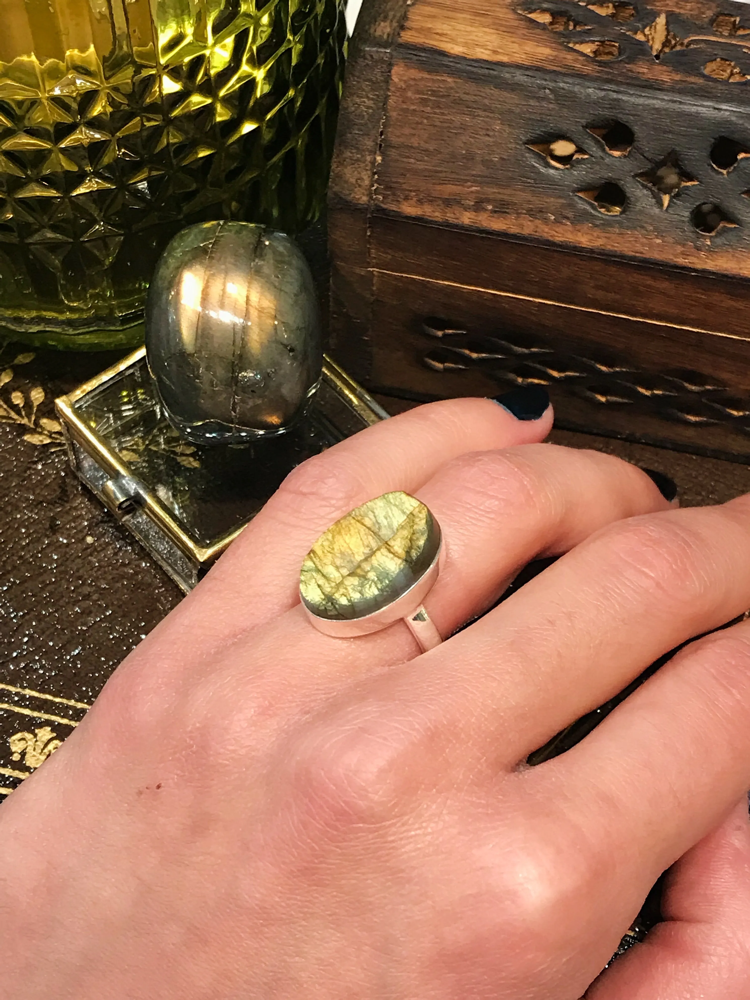 Raw Labradorite Akoni Ring - Oval / Teardrop