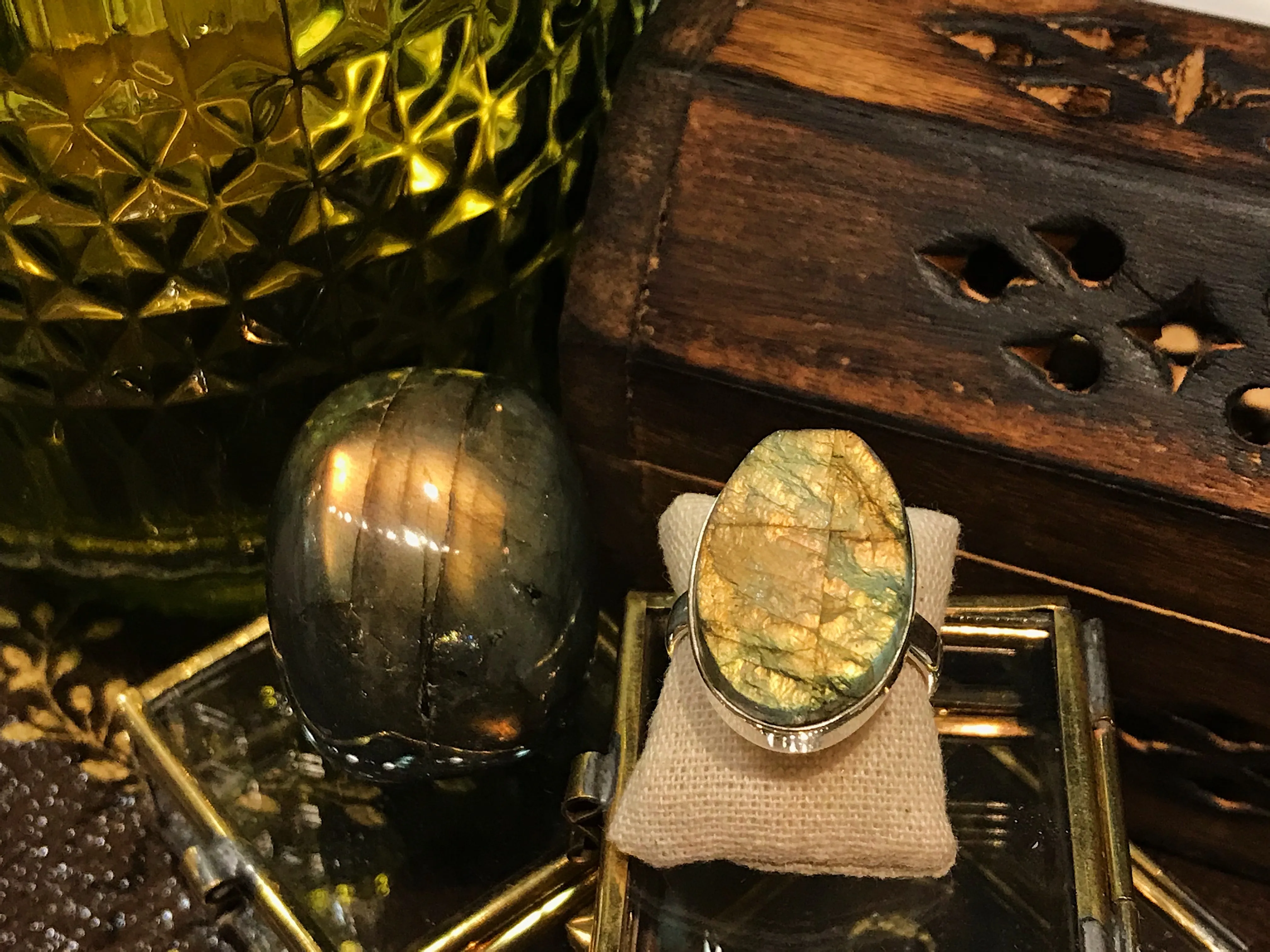 Raw Labradorite Akoni Ring - Oval / Teardrop