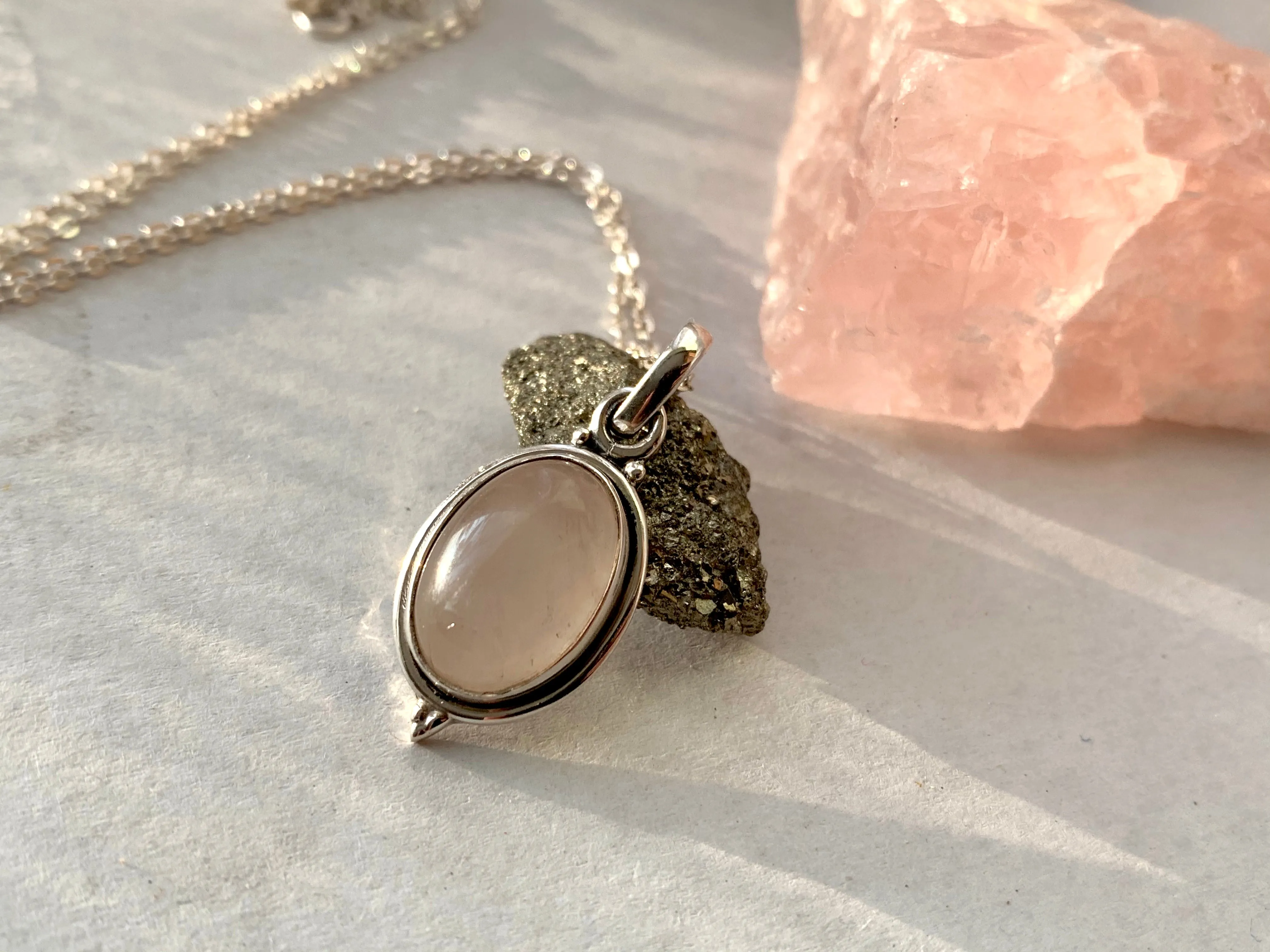 Rose Quartz Ari Dot Pendant - Oval