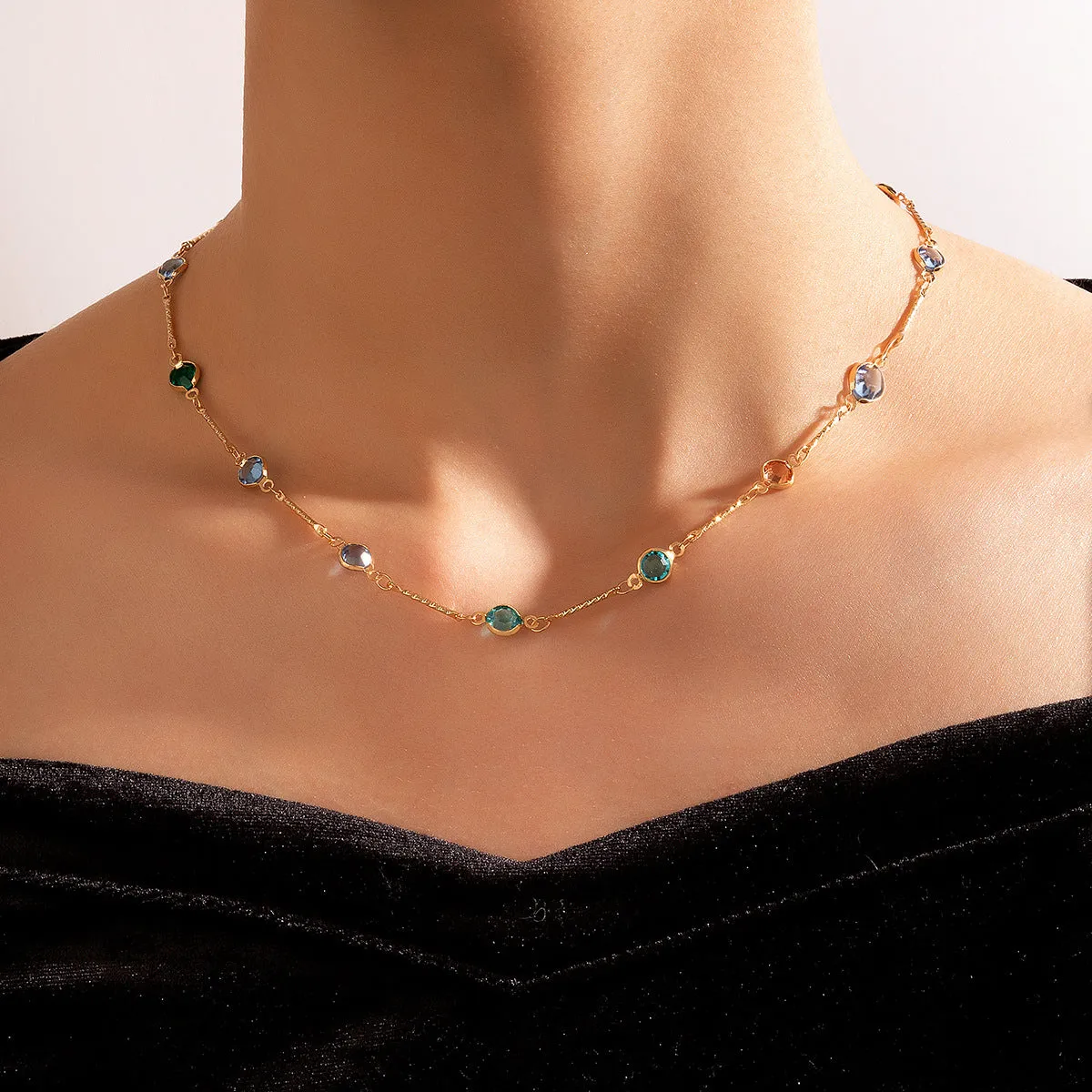 Simple Green Rhinestone Women's Short Single Layer Necklace