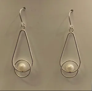 Swing Earrings-Fresh Water Pearl