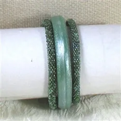 Trio in Green Bracelet S Regaliz and Beaded Bangle Beads